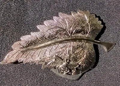 Retro Designer Signed LEIB BUMBLEBEE On LEAF Dress Clip  Bright Etched... • $6.11