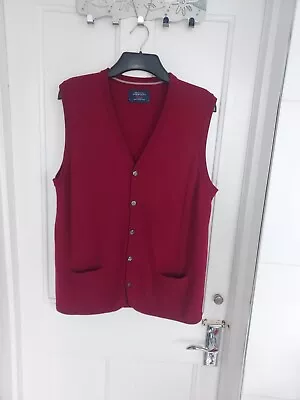 Charles Tyrwhitt Large 100% Extra Fine Merino Wool Cardigan Sleeveless Mens  • £28