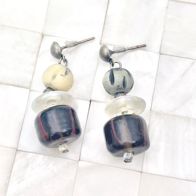 $3.99 • Buy Mixed Materials Glass Beaded Dangle Drop Earrings The Vintage Strand Lot #9745