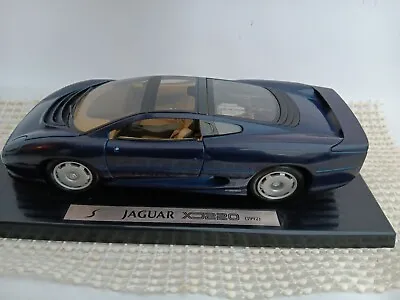 Maisto Jaguar XJ220 (1992) - Scale 1:18 - Navy  On Black Plinth ( No Box) • £19.99
