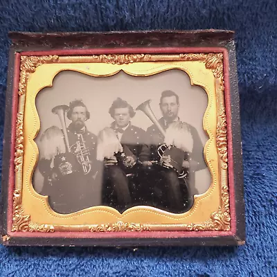 1800s DAGUERREOTYPE/TINTYPE PORTRAIT  3 MEN HOLDING OVER THE SHOULDER SAXTON • $224.50