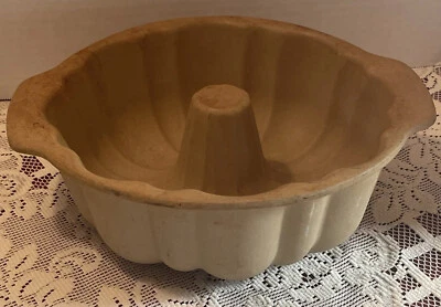 $42.74 • Buy Pampered Chef Family Heritage 10  Round Fluted Stoneware Bundt Cake Pan