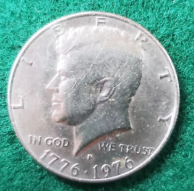 1976 D KENNEDY HALF DOLLAR  CIRCULATED  BiCentennial Coin Nice Conditon KM#205 • $1