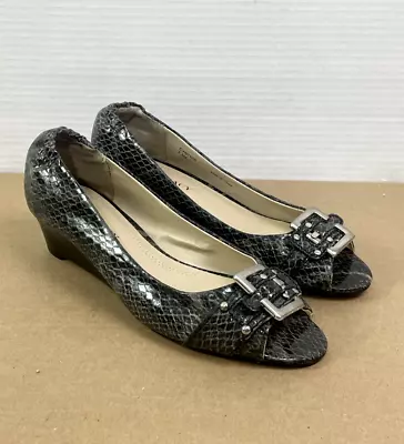 Ellen Tracy Cynthia Womens  Size 7.5M Buckle Wedge Heel Loafer Slip On Shoes • $14.99