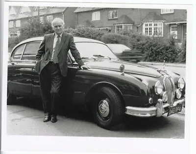 John Thaw Inspector Morse Posing Near Classic Jaguar Car Vintage 8x10 Photo • £24.12