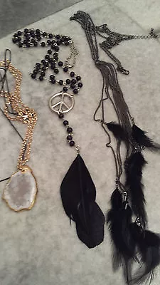 NEW - Necklace Lot Shelf Pulls From Macy's Feather And Agate Stone Necklaces • $15.99