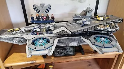 LEGO Set 76042 - Marvel Super Heroes - The SHIELD Helicarrier • £75