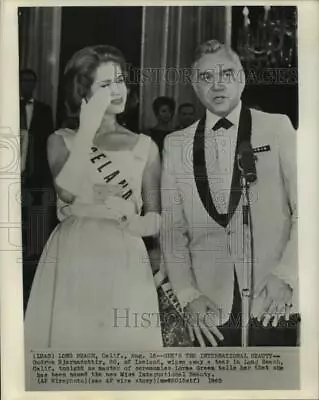 1963 Press Photo Lorne Greene And Gudrun Bjarnadottir Miss International Beauty • $19.99