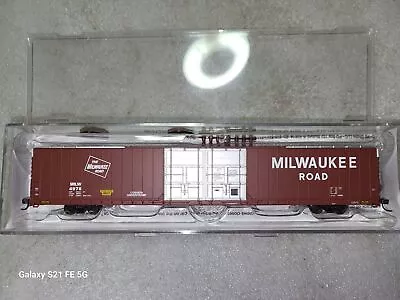 Bluford Shops 86' Auto Parts Boxcar Milwaukee Road N Scale 86412 • $31.99