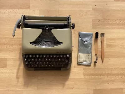 £280 • Buy Working Erika Model 10 (1961) Typewriter