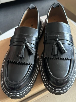 £40 • Buy ASOS Black Leather Tassel Loafers With Chunky Sole & Contrast Stitch Size UK 9