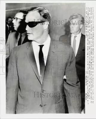 1965 Press Photo Actor Marlon Brando At L.A. Municipal Court For Ex-wife's Trial • $19.99