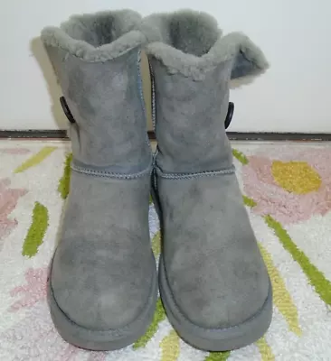 UGG Australia 5803 Bailey Button Boots Women's 8 • $27.50