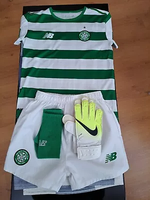 Boys Age 4-5 Years Celtic Football Kit (New Balance) With NikeGoalkeeper Gloves  • £12.95