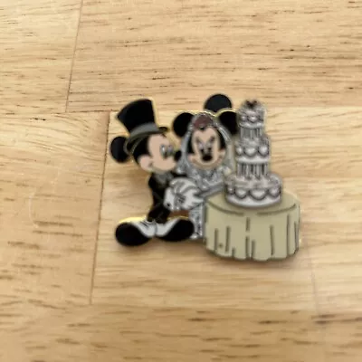 DISNEY Mickey And Minnie Mouse Bride & Groom 3 D Cut Cake Pin #12766 Year 2002 • $12