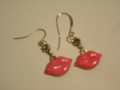 Mary Kay Director Prize Pink Lips Earrings • $5.50