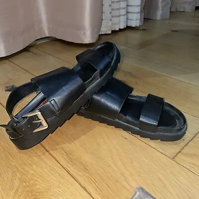 Ladies Sandals Size 5 Used • £10