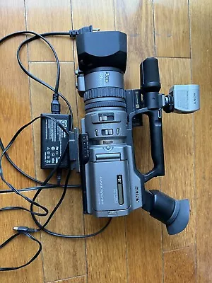 [Excellent] Sony Handycam DCR-VX2100 3CCD NTSC Digital Camcorder Video Camera • $120