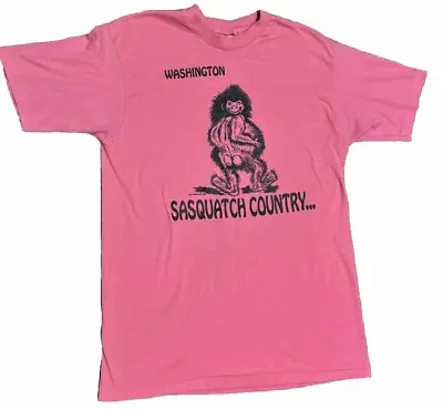 1989 SASQUATCH Washington Country Vintage Travel Shirt Pink Large USA • $39.99