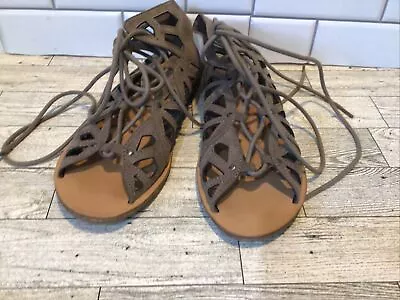 Women's Mossimo Size 7 1/2 Strappy Gladiator Laceup Taupe/Lt Brown Sandals • $7