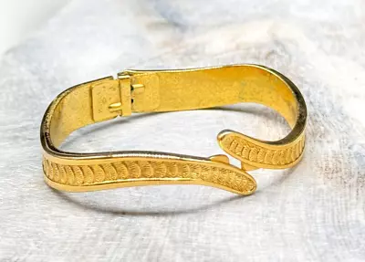 Vintage MONET Gold Tone Seashell Cuff Bracelet SIGNED 6 3/4  F08 • $0.99