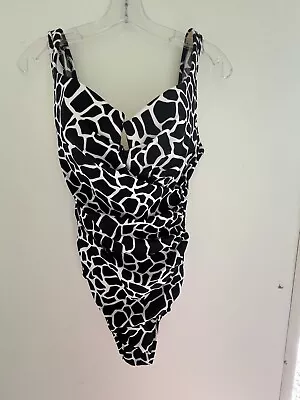 NWOT So Sharp Miraclesuit Swimsuit. Size 14 • $19.99