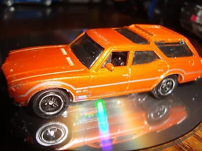 Matchbox 2010 Metal Base 1971 Oldsmobile Vista Cruiser Car + DOGS In Back!! • $5