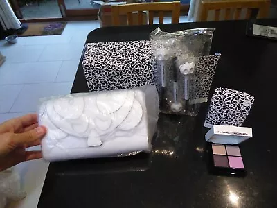 £89.99 • Buy MAC NICOPANDA KAWAII PANDA BUNDLE - Makeup Bag, Brush Set, Eyeshadow, Blush
