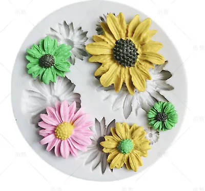 3D Daisy Flower Silicone Icing Mould Baking Sugar Craft Fondant Topping Decorate • £3.42