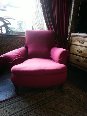£50 • Buy Victorian Style Library Armchair, Lovely Legs And Castors, Arm Needs Fixing 