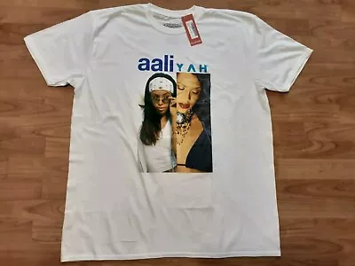 Bnwt Boohoo Aaliyah License Split Print White T Shirt Size L • £2.50