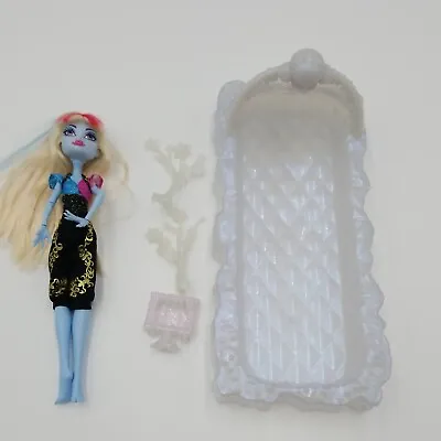 Monster High Abbey Bominable W/Outfit & Ice Bed W/Some Accessories Mattel  • $19.99
