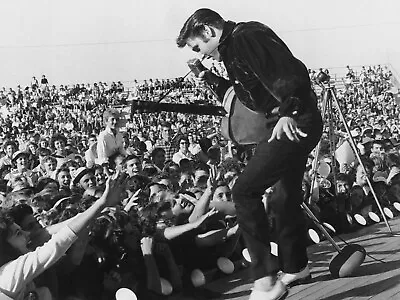 Elvis Presley Singing To The Fans 8x10 Picture Celebrity Print • $3.98