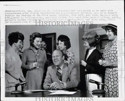 1974 Press Photo President Ford & Congresswomen After Signing Legislation In DC • $12.99