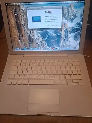 Apple MacBook  Core 2 Duo  2.0 13  (White/07) • £168