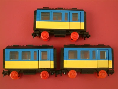 £35 • Buy 12v Lego Train 7718,  Three Coaches + Instructions.