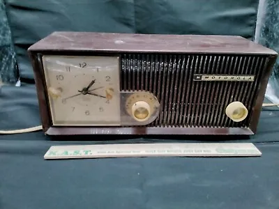 Vintage Motorola 5C22M Clock Tube AM Radio 57 58  • $99.70