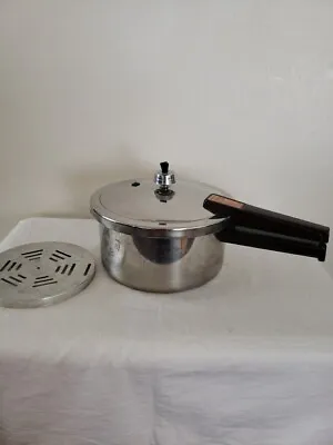 Presto 4QT  Pressure Cooker Model C401B With Jiggler Vintage  • $19.90