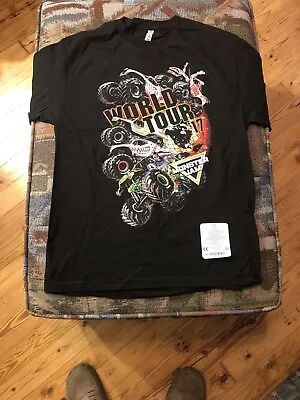 A33- Monster Jam - World Tour 2017 T-shirt - Size M Grave Digger Zombie More • $13.95