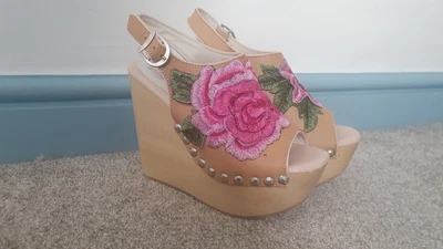 £20 • Buy Jeffrey Campbell Pink Flower Wedges Size 5 (38)