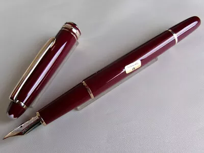 Montblanc Meisterstuck Classique 144 Fountain Pen Burgundy GT 14K M Nib • $279.99