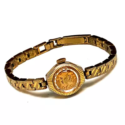 Vintage Swiss Made A&C 17 Jewels Incabloc Ladies Mechanical Wind Up Watch • $22