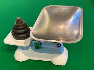 £5 • Buy Vintage Kitchen Cast Iron Weighing Scales With Weights