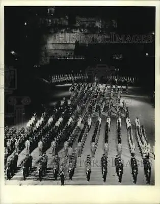 1973 Press Photo Military Drum Performance  Edinburgh Tattoo  In Scotland • $29.88