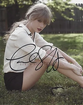 SINGER / SONGWRITER TAYLOR SWIFT  . Hand Signed 8 X 10 Photo W COA. Photo C • $255