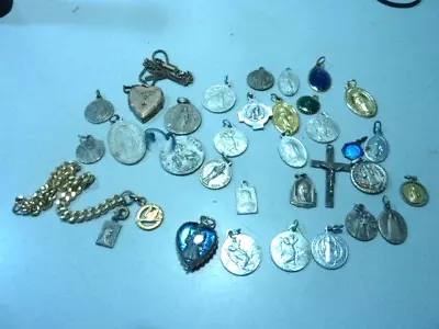 Lot Of 33 ANTIQUE Vintage CATHOLIC SAINTS Religious HOLY MEDALS Pendants • $10