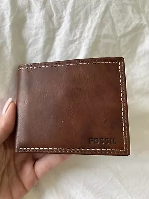 Fossil | Men’s Brown Leather Wallet | Bi Fold Contrast Stitching NWOT • $35