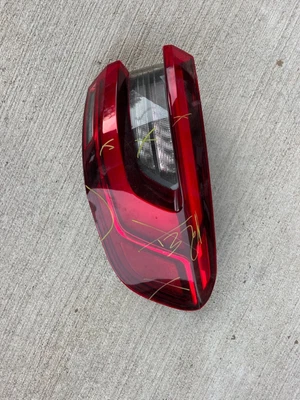 $100 • Buy 2019-2022 Bmw X5 G05 Oem Qtr Mounted Led Tail Light Je2