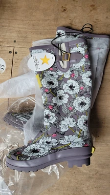 £12 • Buy New Wellies Purple Flowers Print Size 8