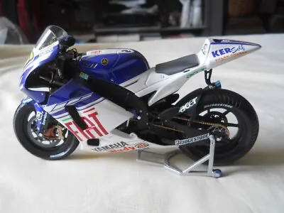 Minichamps 1/12 Valentino Rossi Yamaha YZR-M1 Fiat Yamaha Team MotoGP 2008  • $120.50